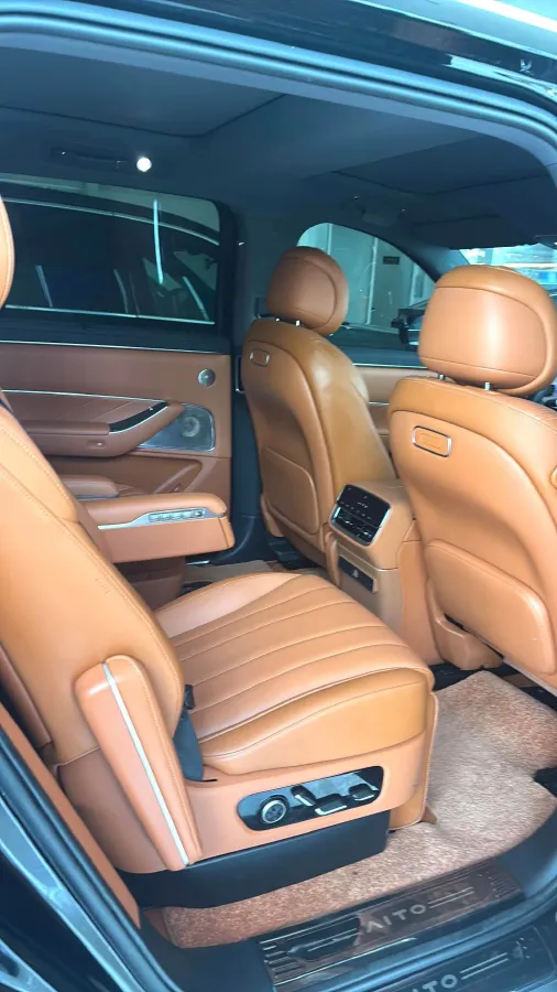 2025 AITO AITO M8 REEV 160HP REEV 53.4KWH,autocango,china used car exporter,china ev exporter,chinese used car exporter,chinese used ev exporter