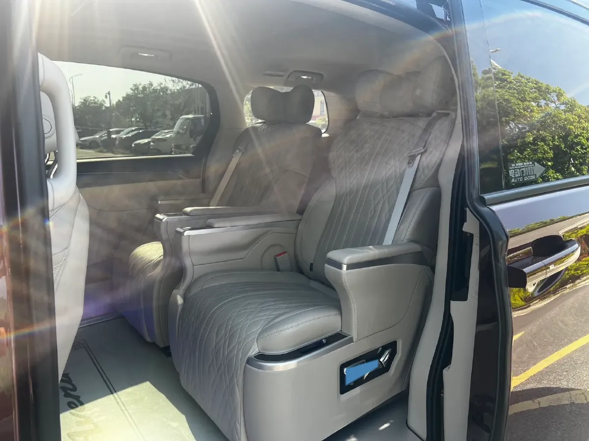 2021 Buick GL8 2.0T 237HP L4 9AT,autocango,china used car exporter,china ev exporter,chinese used car exporter,chinese used ev exporter