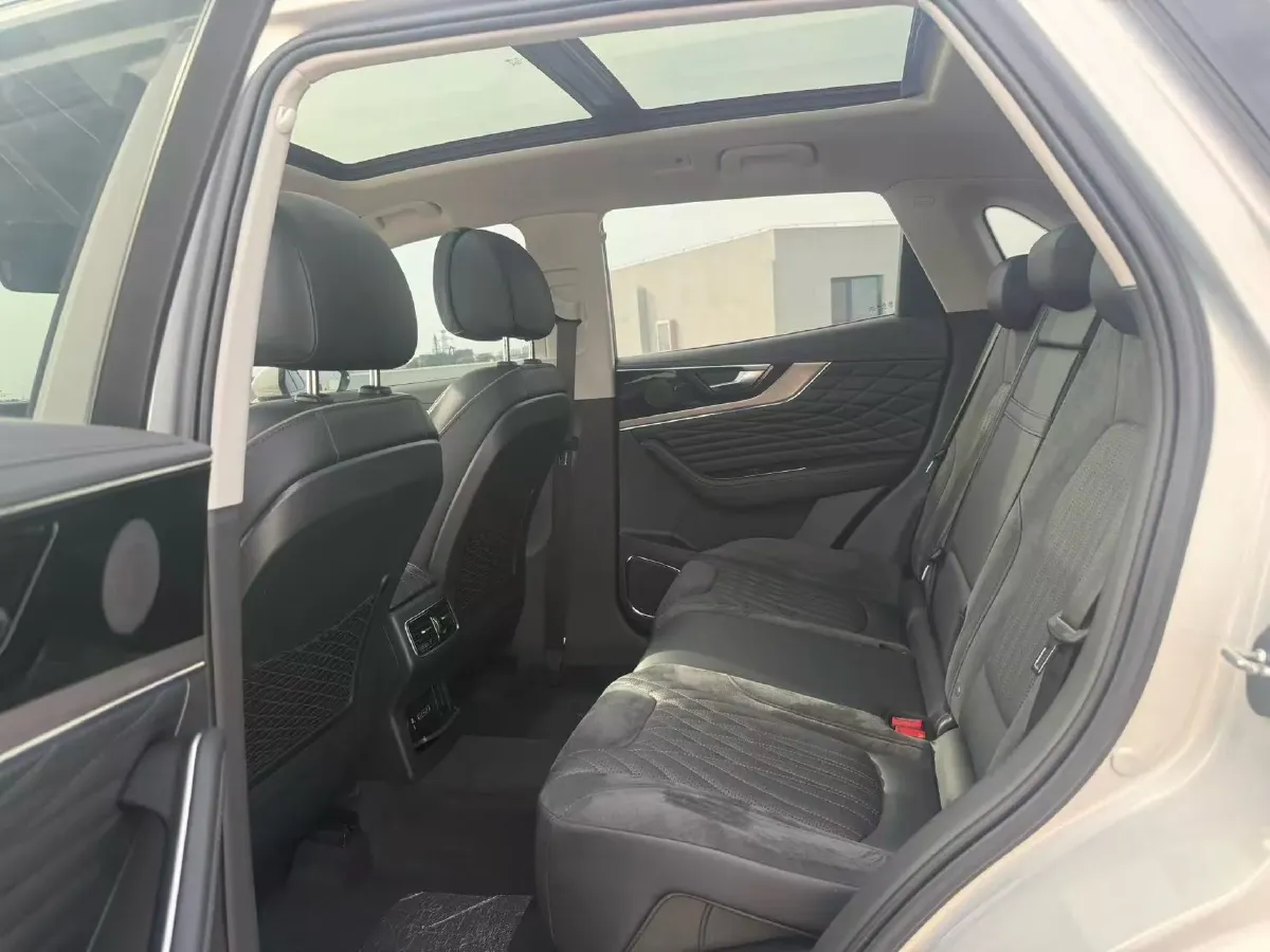 2022 HongQi HS5 2.0T 224HP L4 6AT,autocango,china used car exporter,china ev exporter,chinese used car exporter,chinese used ev exporter