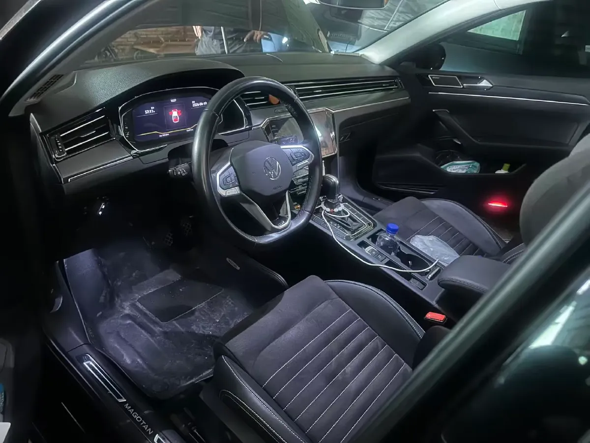 2020 Volkswagen Magotan 2.0T 220HP L4 7DCT,autocango,china used car exporter,china ev exporter,chinese used car exporter,chinese used ev exporter