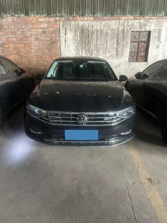 2020 Volkswagen Magotan 2.0T 220HP L4 7DCT,autocango,china used car exporter,china ev exporter,chinese used car exporter,chinese used ev exporter