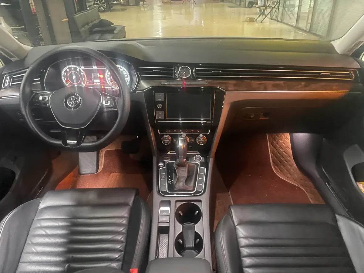 2019 Volkswagen Magotan 2.0T 186HP L4 7DCT,autocango,china used car exporter,china ev exporter,chinese used car exporter,chinese used ev exporter