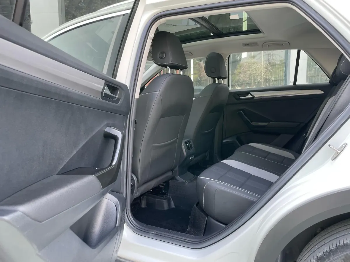 2022 Volkswagen T-Roc 1.4T 150HP L4 7DCT,autocango,china used car exporter,china ev exporter,chinese used car exporter,chinese used ev exporter