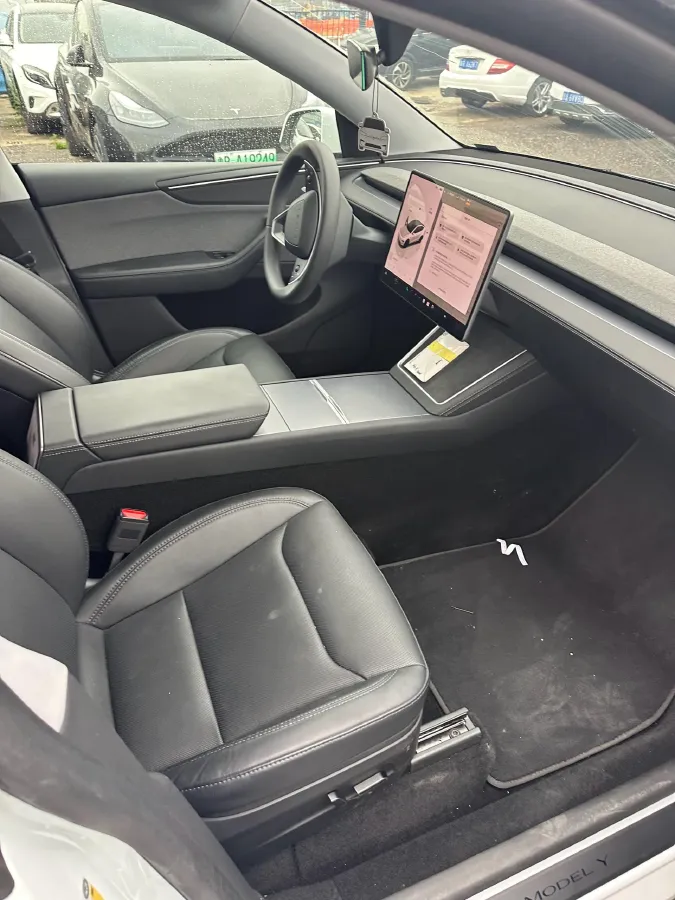 2025 Tesla Model Y BEV 62.5KWH,autocango,china used car exporter,china ev exporter,chinese used car exporter,chinese used ev exporter