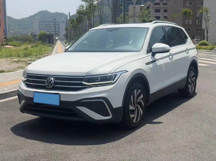 2023 Volkswagen Tiguan L 1.5T 160HP L4 7DCT,autocango,china used car exporter,china ev exporter,chinese used car exporter,chinese used ev exporter