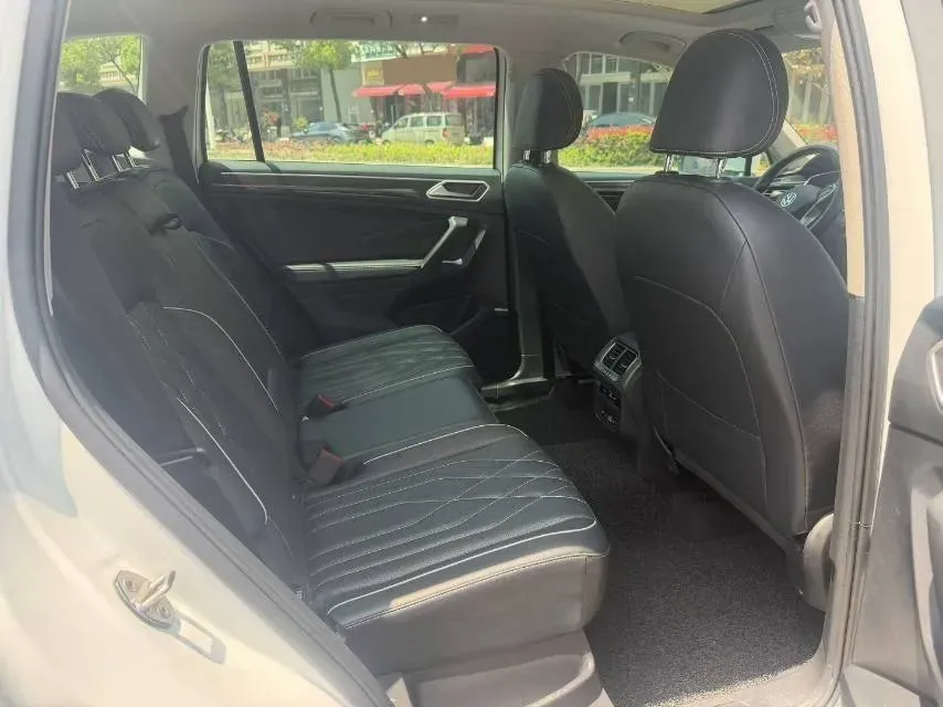 2023 Volkswagen Tiguan L 1.5T 160HP L4 7DCT,autocango,china used car exporter,china ev exporter,chinese used car exporter,chinese used ev exporter