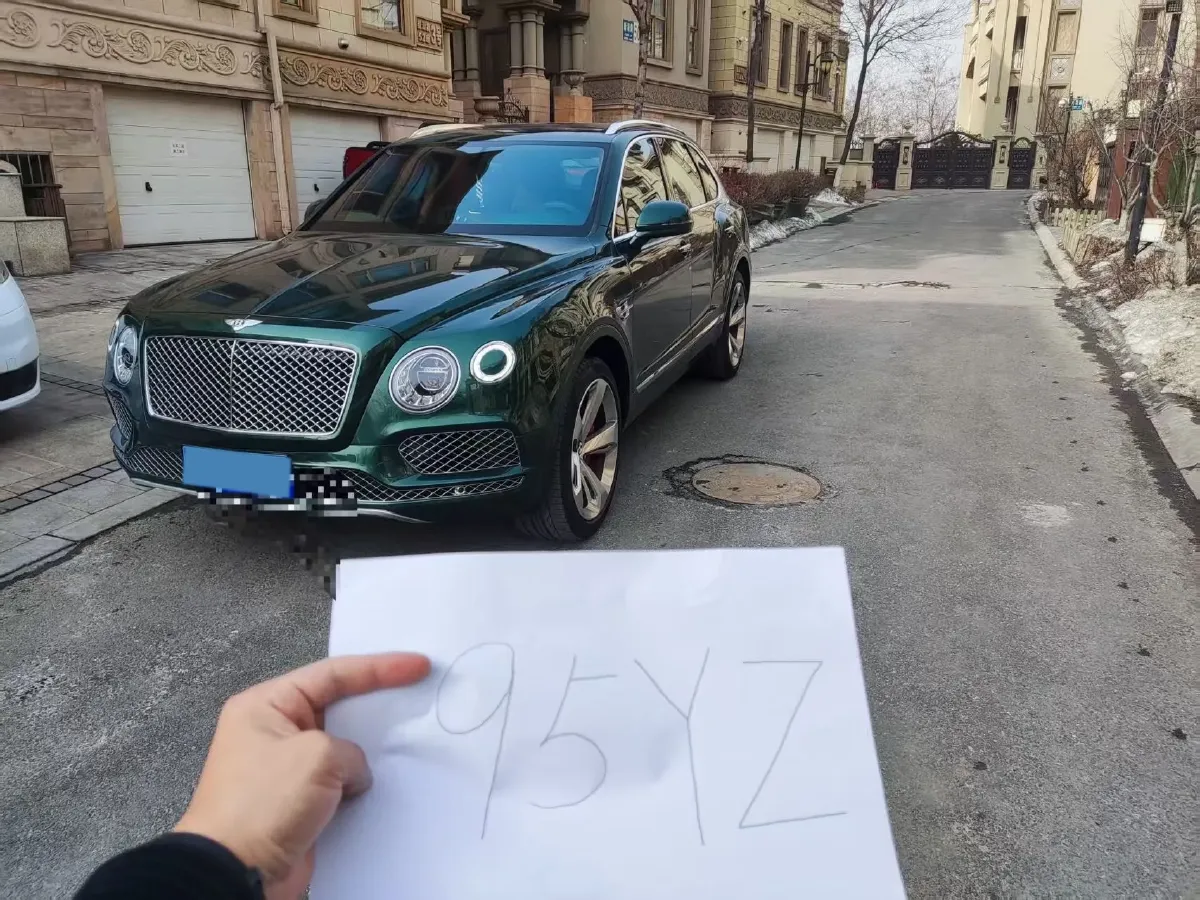 2018 Bentley Bentayga 4.0T 550HP V8 8AT,autocango,china used car exporter,china ev exporter,chinese used car exporter,chinese used ev exporter