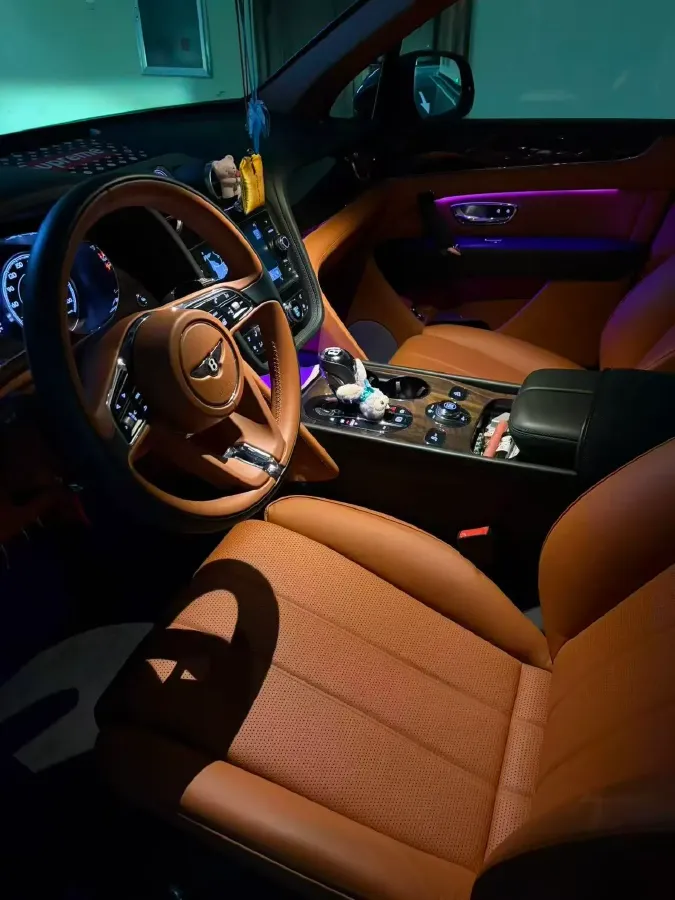 2018 Bentley Bentayga 4.0T 550HP V8 8AT,autocango,china used car exporter,china ev exporter,chinese used car exporter,chinese used ev exporter