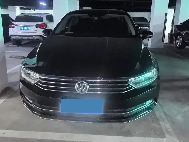 2018 Volkswagen Magotan 1.8T 180HP L4 7DCT,autocango,china used car exporter,china ev exporter,chinese used car exporter,chinese used ev exporter