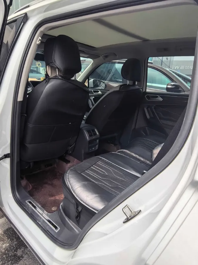 2024 Volkswagen Tiguan L 2.0T 186HP L4 7DCT,autocango,china used car exporter,china ev exporter,chinese used car exporter,chinese used ev exporter