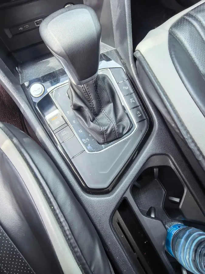 2024 Volkswagen Tiguan L 2.0T 186HP L4 7DCT,autocango,china used car exporter,china ev exporter,chinese used car exporter,chinese used ev exporter