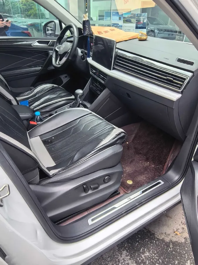 2024 Volkswagen Tiguan L 2.0T 186HP L4 7DCT,autocango,china used car exporter,china ev exporter,chinese used car exporter,chinese used ev exporter