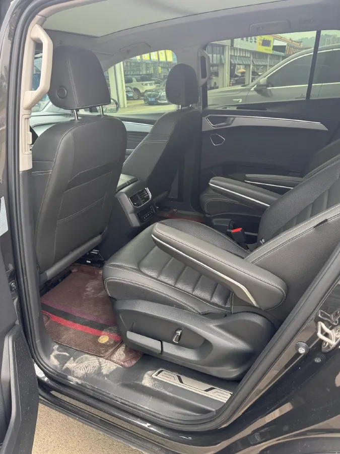 2021 Volkswagen Talagon 2.0T 220HP L4 7DCT,autocango,china used car exporter,china ev exporter,chinese used car exporter,chinese used ev exporter