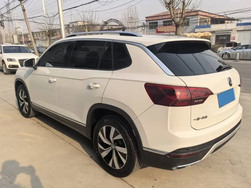 2019 Jeep Cherokee 2.0T 234HP L4 9AT,autocango,china used car exporter,china ev exporter,chinese used car exporter,chinese used ev exporter