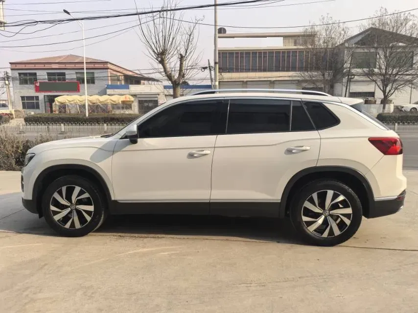 2019 Jeep Cherokee 2.0T 234HP L4 9AT,autocango,china used car exporter,china ev exporter,chinese used car exporter,chinese used ev exporter