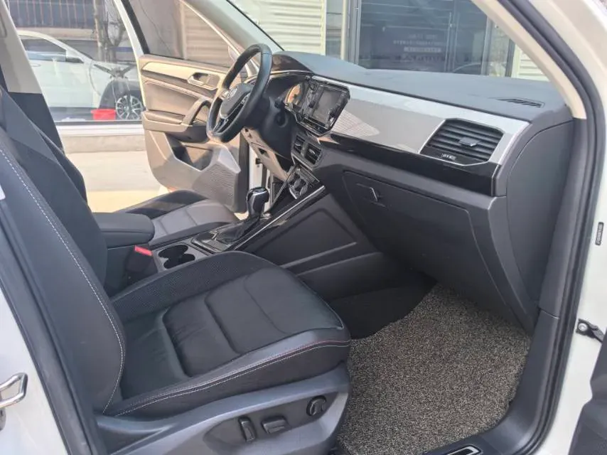 2019 Jeep Cherokee 2.0T 234HP L4 9AT,autocango,china used car exporter,china ev exporter,chinese used car exporter,chinese used ev exporter