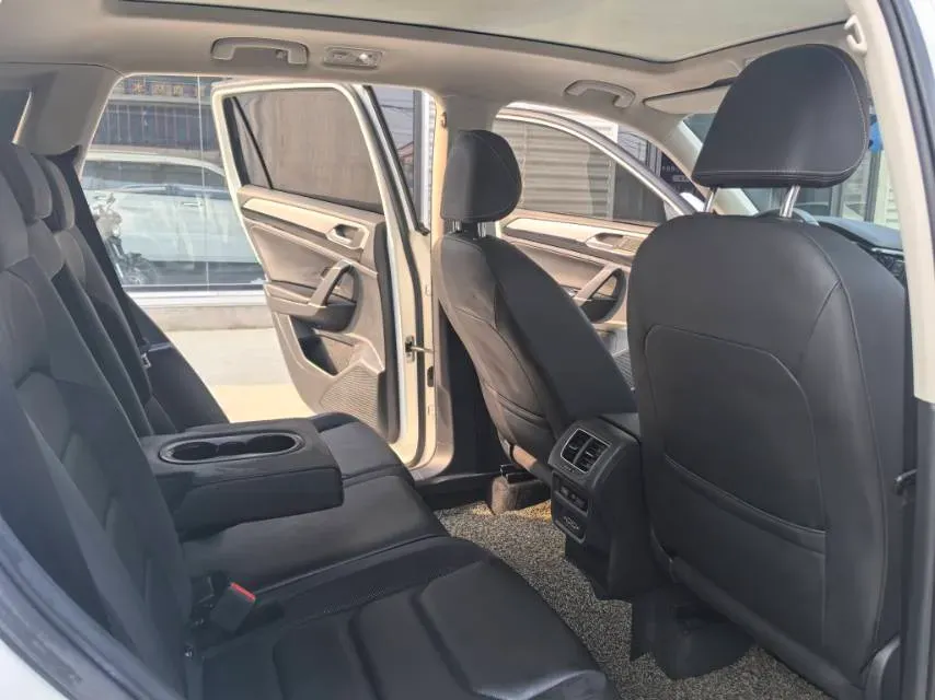 2019 Jeep Cherokee 2.0T 234HP L4 9AT,autocango,china used car exporter,china ev exporter,chinese used car exporter,chinese used ev exporter