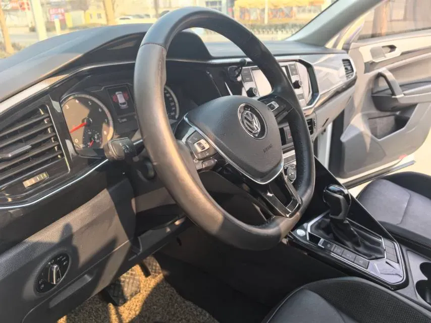 2019 Jeep Cherokee 2.0T 234HP L4 9AT,autocango,china used car exporter,china ev exporter,chinese used car exporter,chinese used ev exporter