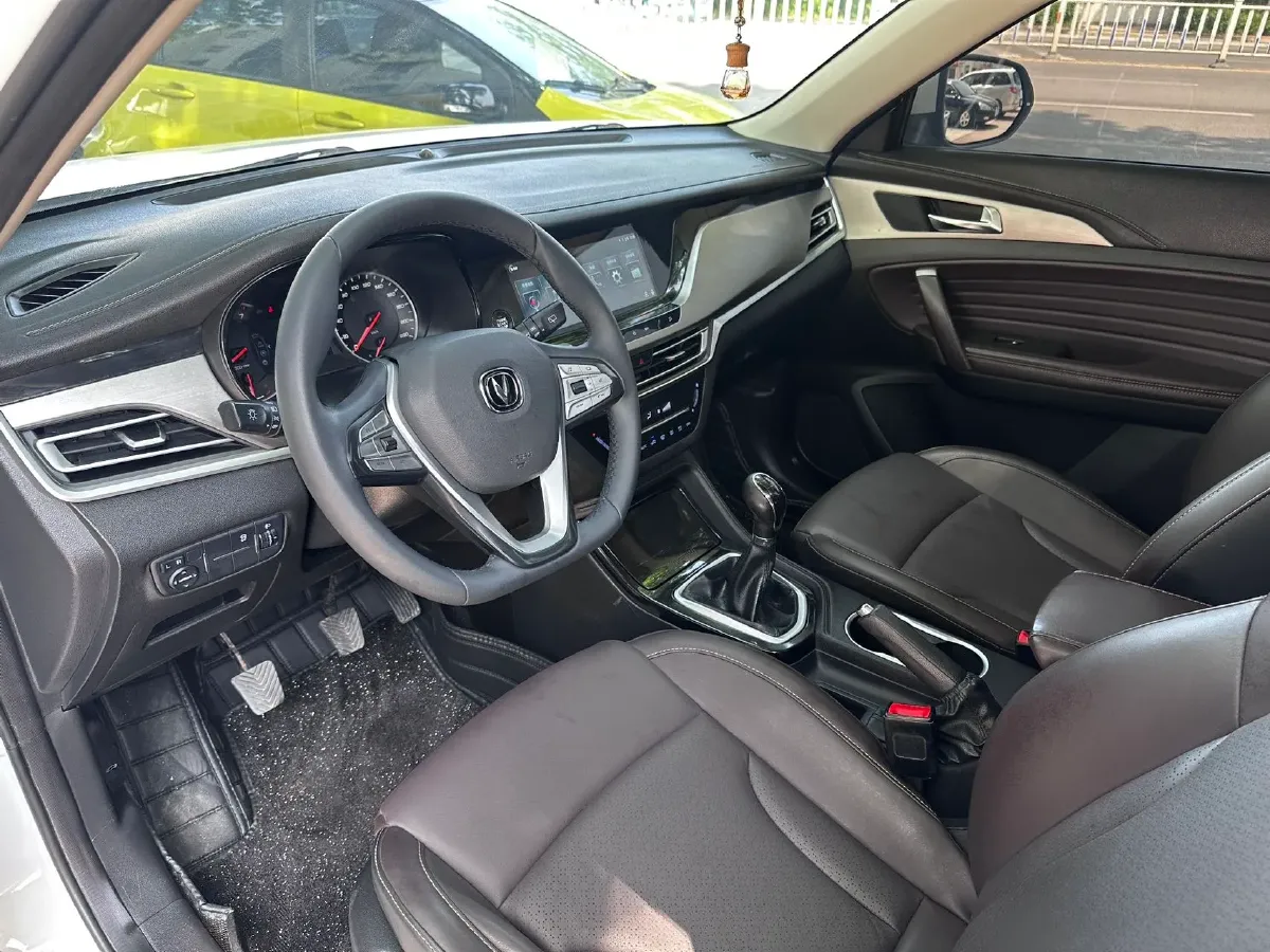 2019 ChangAn CS35 Plus 1.6L 128HP L4 5MT,autocango,china used car exporter,china ev exporter,chinese used car exporter,chinese used ev exporter