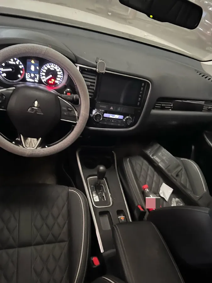 2020 Mitsubishi Outlander 2.0L 166HP L4 CVT,autocango,china used car exporter,china ev exporter,chinese used car exporter,chinese used ev exporter