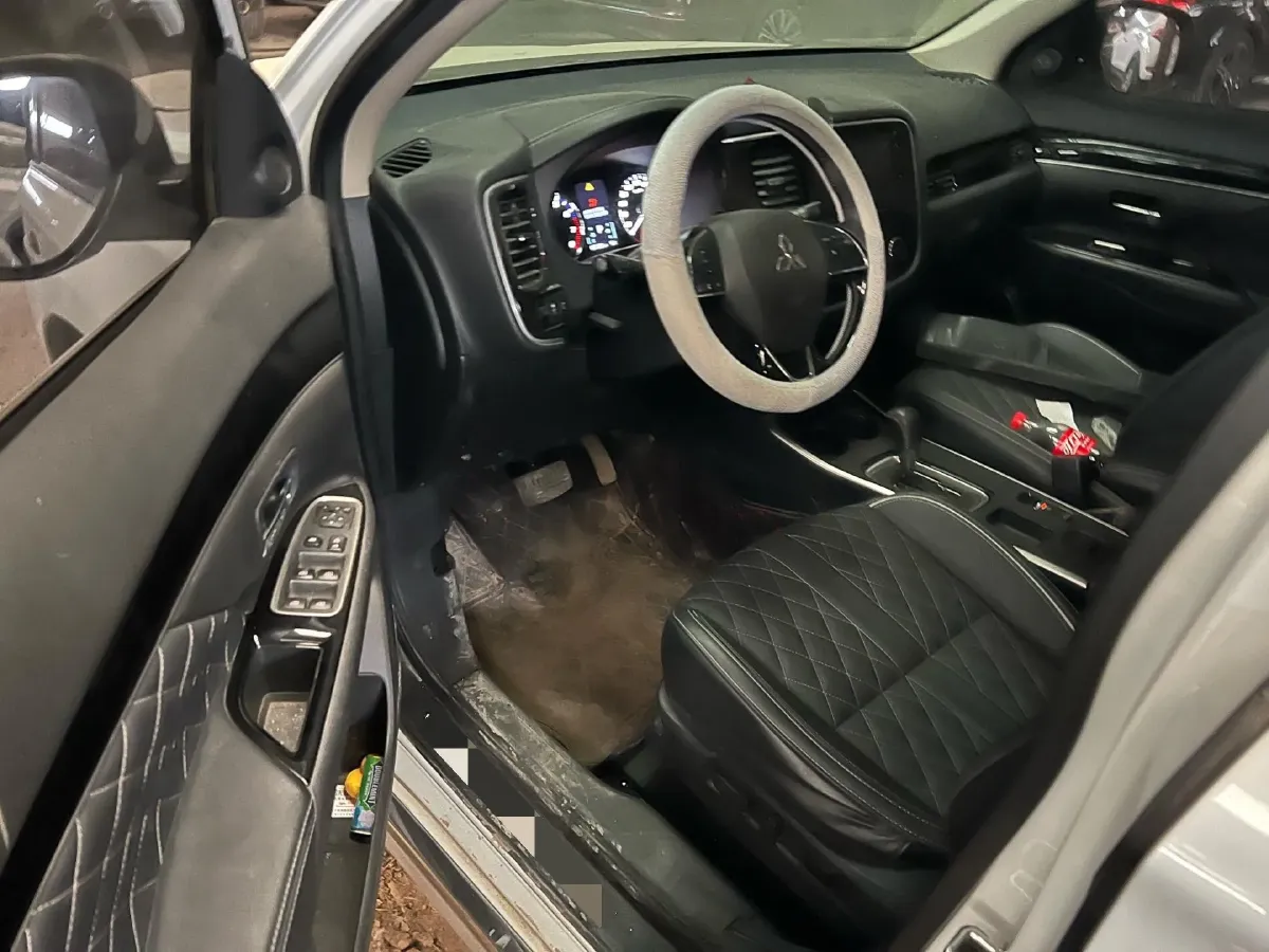 2020 Mitsubishi Outlander 2.0L 166HP L4 CVT,autocango,china used car exporter,china ev exporter,chinese used car exporter,chinese used ev exporter