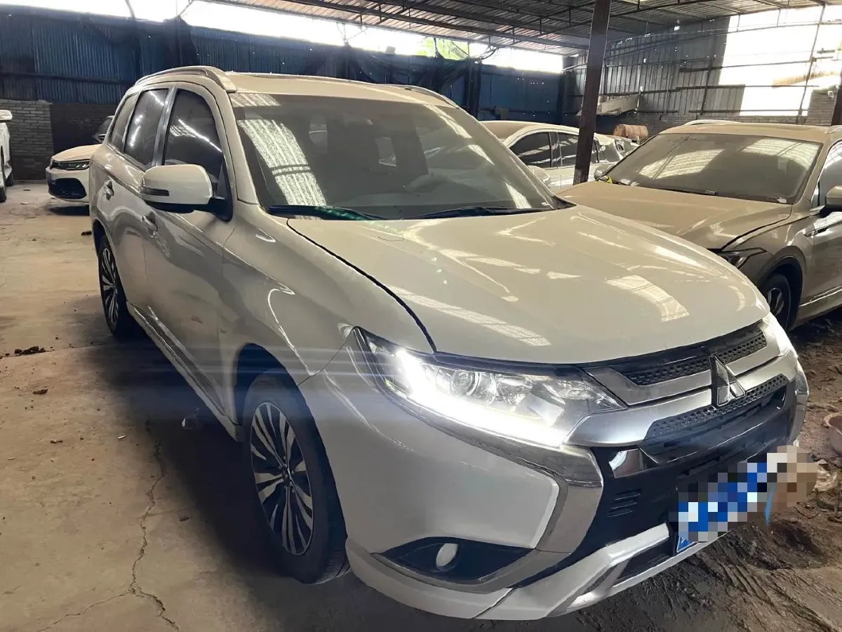 2020 Mitsubishi Outlander 2.0L 166HP L4 CVT,autocango,china used car exporter,china ev exporter,chinese used car exporter,chinese used ev exporter