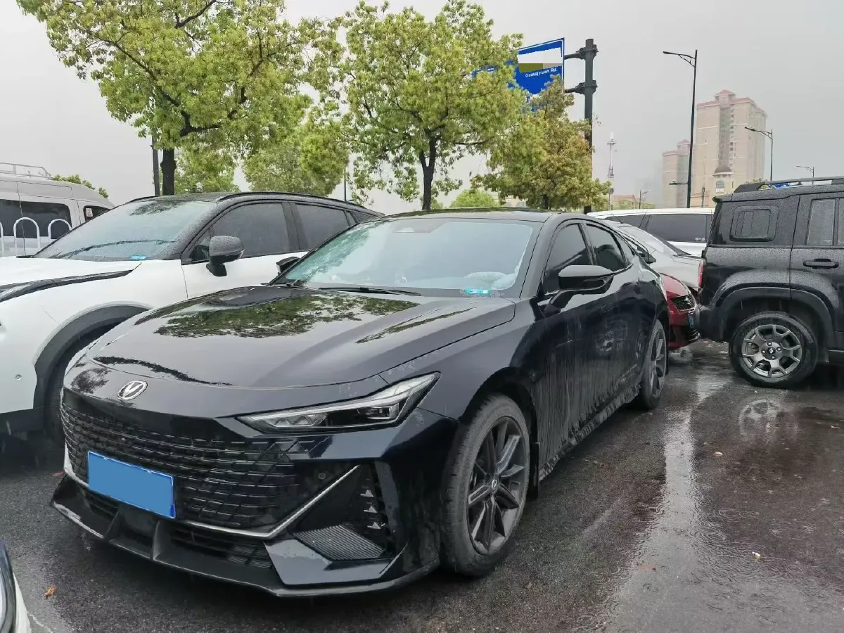 2023 ChangAn UNI-V 1.5T 188HP L4 7DCT,autocango,china used car exporter,china ev exporter,chinese used car exporter,chinese used ev exporter