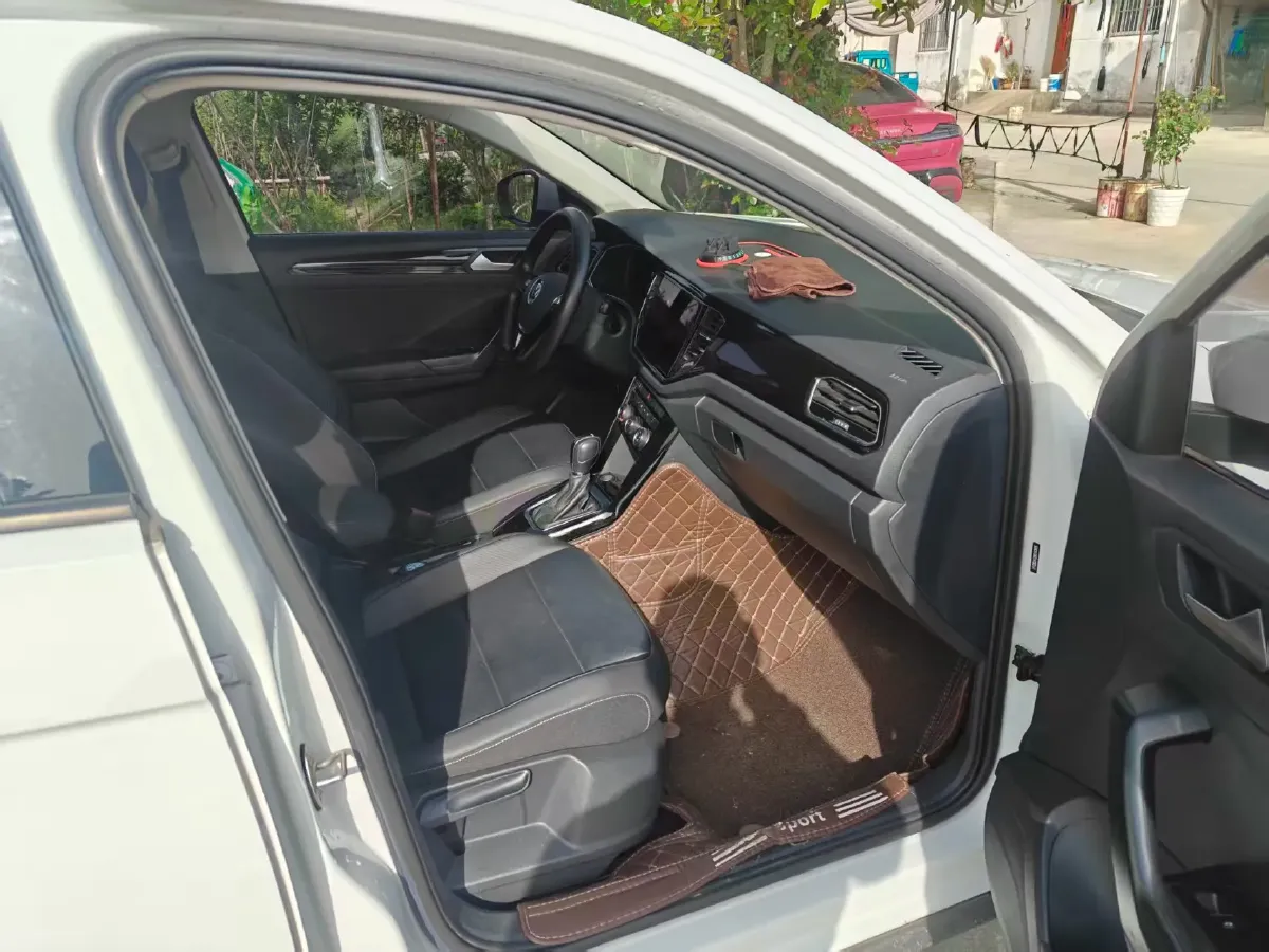 2021 Volkswagen T-Roc 1.4T 150HP L4 7DCT,autocango,china used car exporter,china ev exporter,chinese used car exporter,chinese used ev exporter