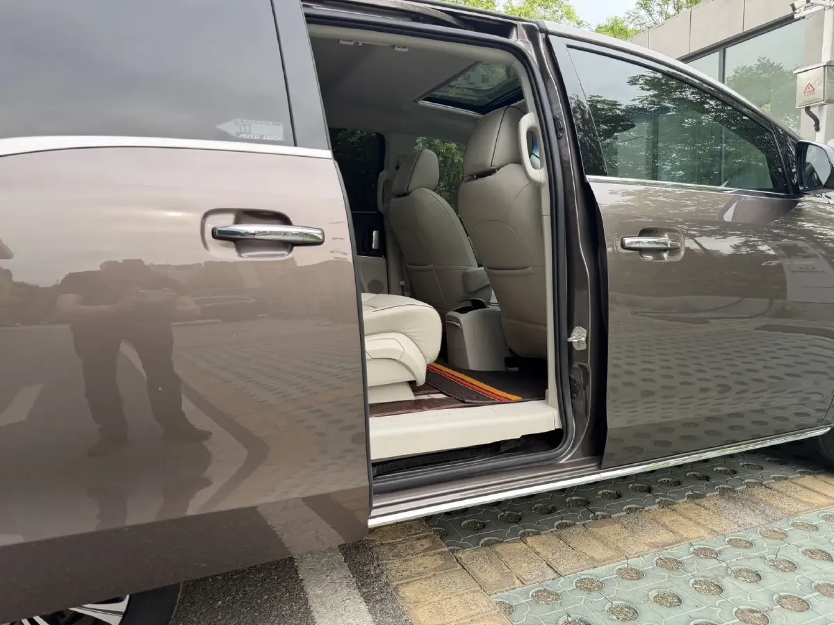 2022 Buick GL8 2.0T 237HP L4 9AT,autocango,china used car exporter,china ev exporter,chinese used car exporter,chinese used ev exporter