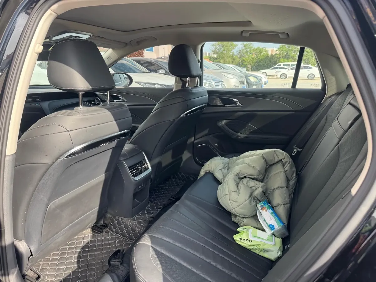 2024 HongQi H5 2.0T 224HP L4 8AT,autocango,china used car exporter,china ev exporter,chinese used car exporter,chinese used ev exporter