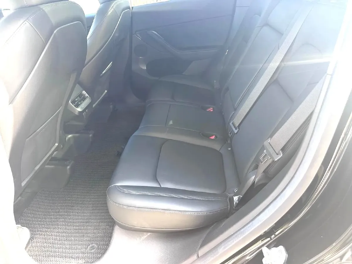 2022 Tesla Model Y BEV 60KWH,autocango,china used car exporter,china ev exporter,chinese used car exporter,chinese used ev exporter