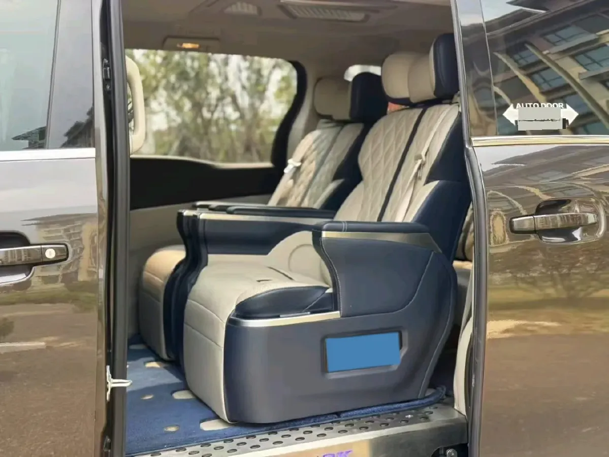 2021 Buick GL8 2.0T 237HP L4 9AT,autocango,china used car exporter,china ev exporter,chinese used car exporter,chinese used ev exporter