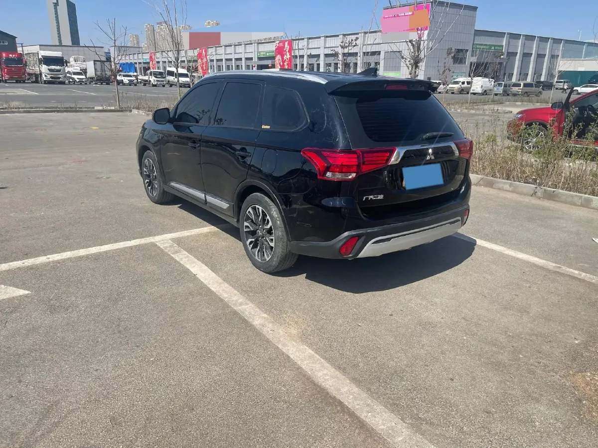 2019 Mitsubishi Outlander 2.0L 166HP L4 CVT,autocango,china used car exporter,china ev exporter,chinese used car exporter,chinese used ev exporter
