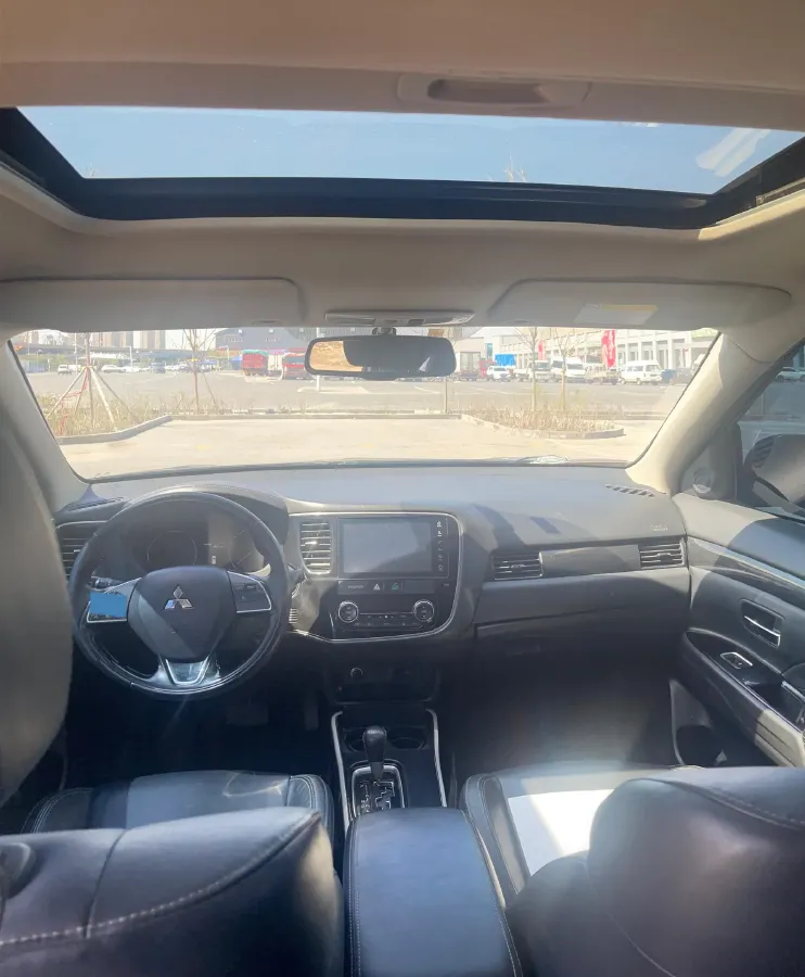 2019 Mitsubishi Outlander 2.0L 166HP L4 CVT,autocango,china used car exporter,china ev exporter,chinese used car exporter,chinese used ev exporter