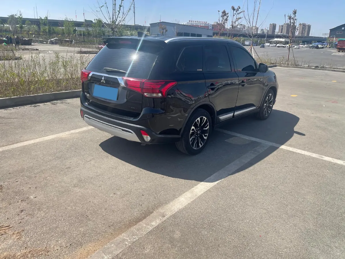 2019 Mitsubishi Outlander 2.0L 166HP L4 CVT,autocango,china used car exporter,china ev exporter,chinese used car exporter,chinese used ev exporter