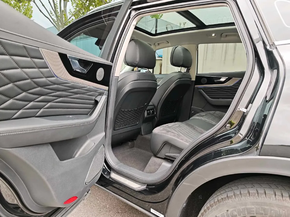 2022 HongQi HS5 2.0T 224HP L4 6AT,autocango,china used car exporter,china ev exporter,chinese used car exporter,chinese used ev exporter