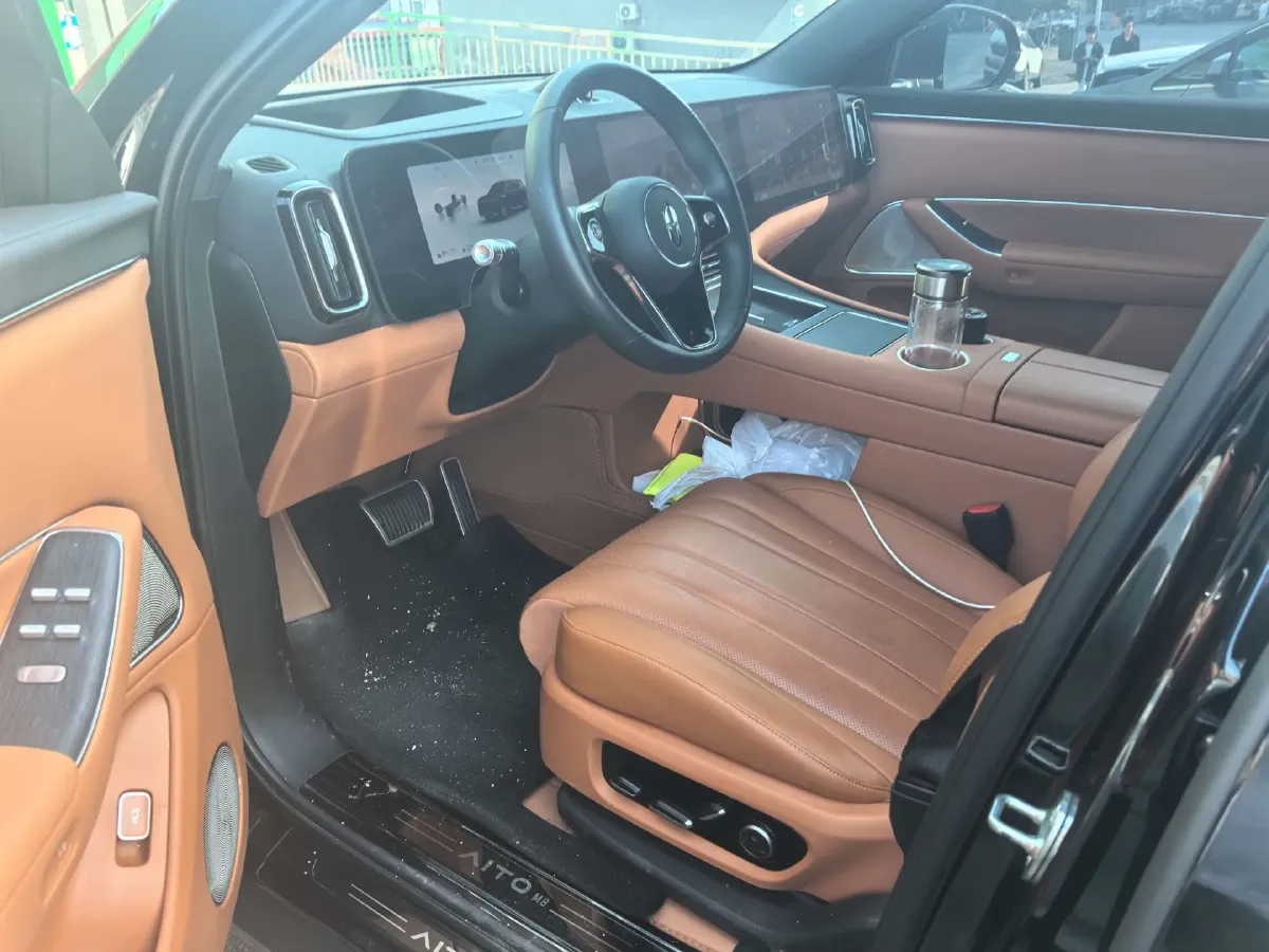 2025 AITO AITO M8 REEV 160HP REEV 53.4KWH,autocango,china used car exporter,china ev exporter,chinese used car exporter,chinese used ev exporter