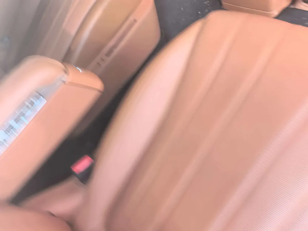 2025 AITO AITO M8 REEV 160HP REEV 53.4KWH,autocango,china used car exporter,china ev exporter,chinese used car exporter,chinese used ev exporter