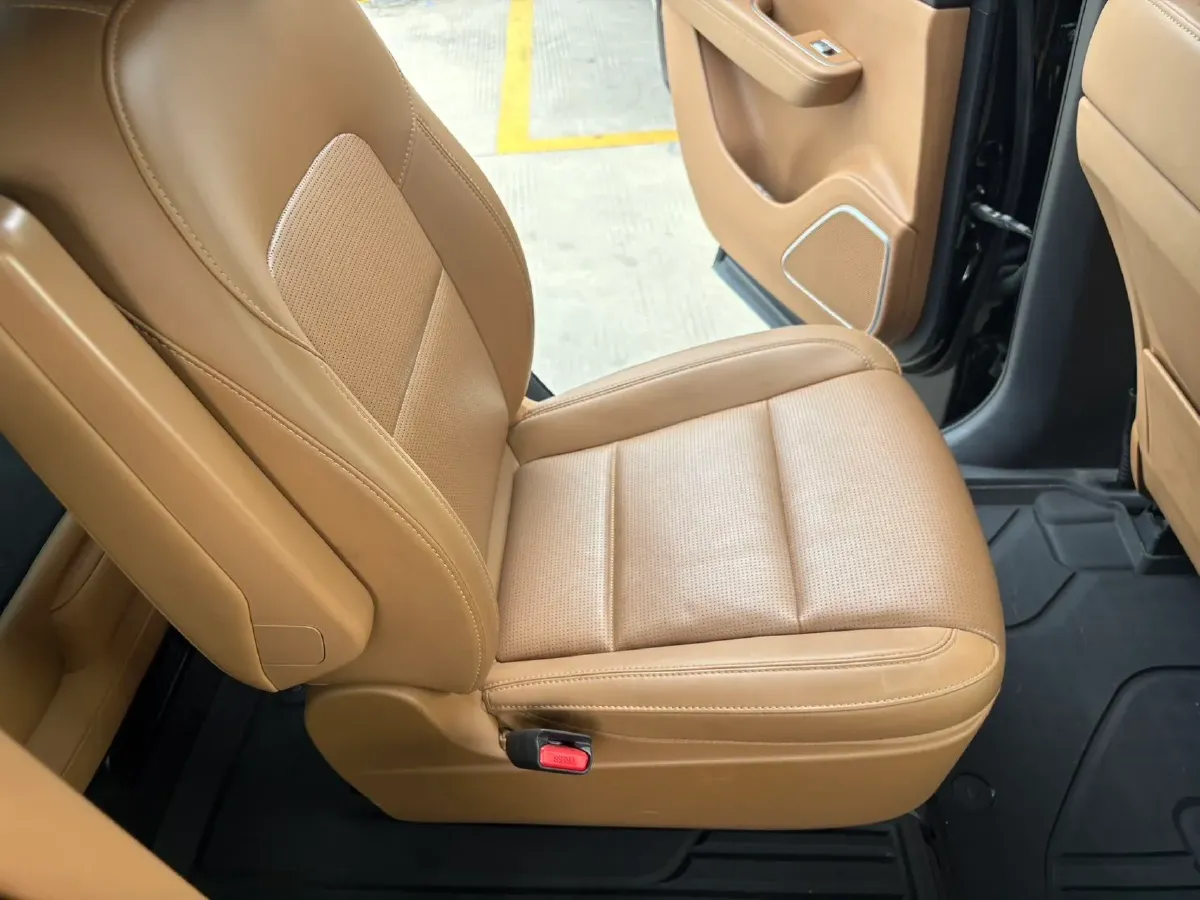 2021 Li ONE Range Extended 131HP REEV 40.5KWH,autocango,china used car exporter,china ev exporter,chinese used car exporter,chinese used ev exporter