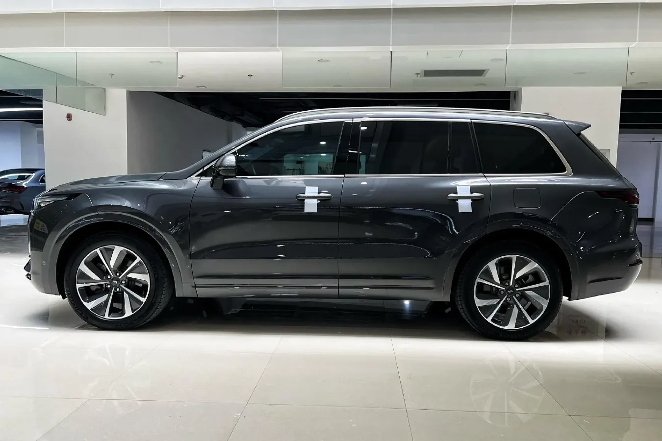 2021 Li ONE Range Extended 131HP REEV 40.5KWH,autocango,china used car exporter,china ev exporter,chinese used car exporter,chinese used ev exporter