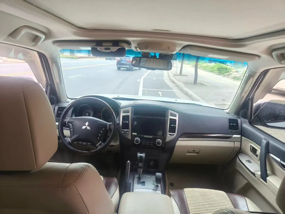 2017 YuTong T7 6.0L 316HP V8 6AT,autocango,china used car exporter,china ev exporter,chinese used car exporter,chinese used ev exporter