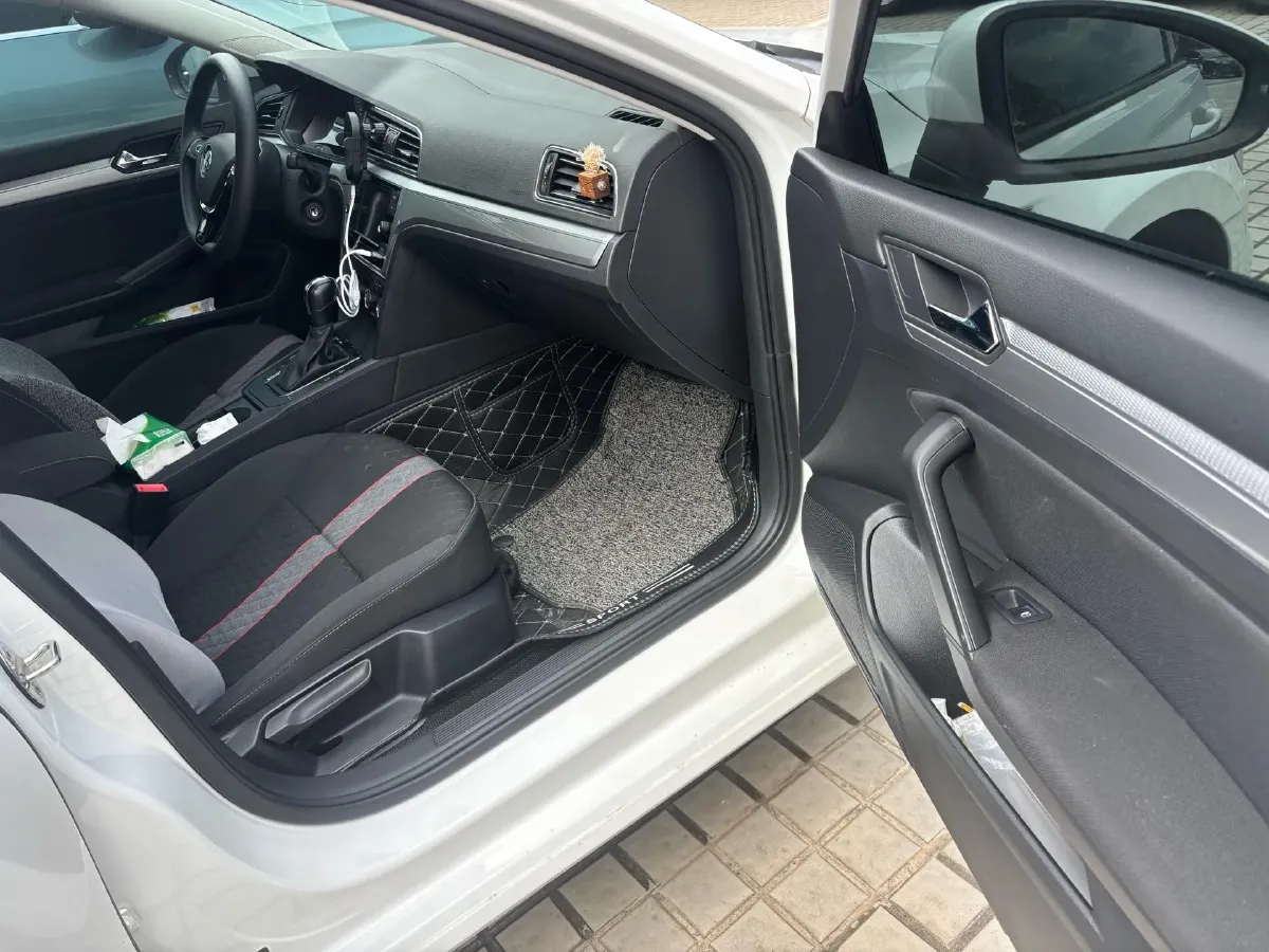 2019 Volkswagen T-Cross 1.4T 150HP L4 7DCT,autocango,china used car exporter,china ev exporter,chinese used car exporter,chinese used ev exporter