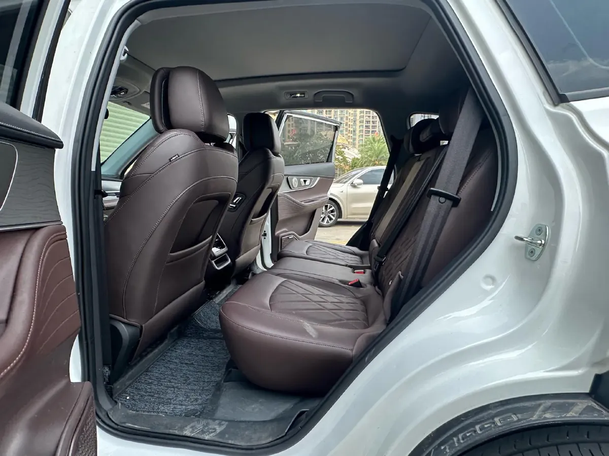 2024 Chery Tiggo 8 Plus 2.0T 254HP L4 7DCT,autocango,china used car exporter,china ev exporter,chinese used car exporter,chinese used ev exporter