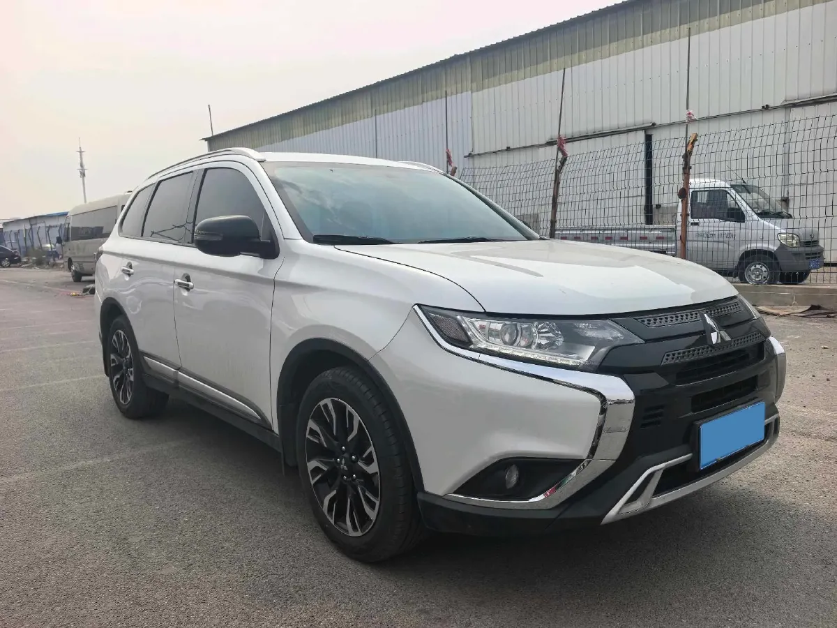 2019 Mitsubishi Outlander 2.0L 166HP L4 CVT,autocango,china used car exporter,china ev exporter,chinese used car exporter,chinese used ev exporter