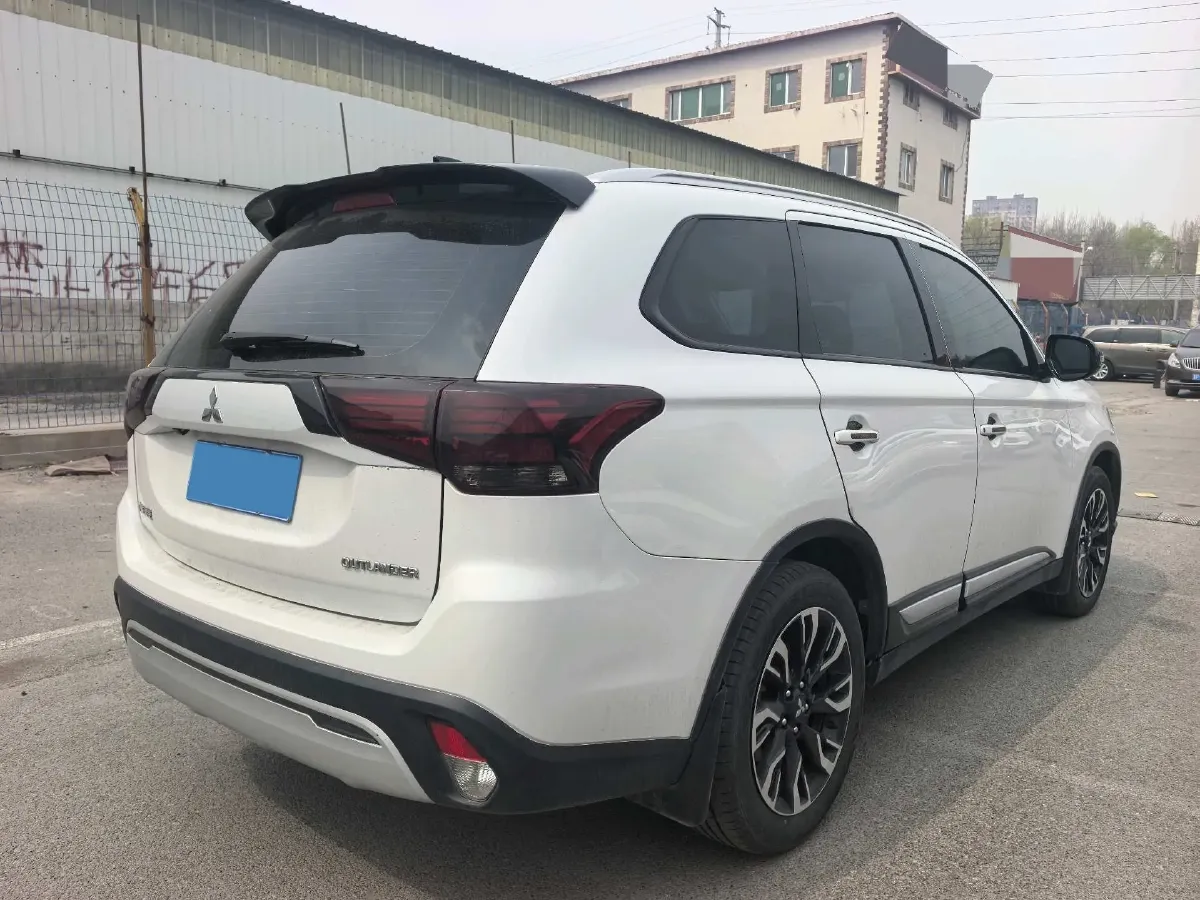 2019 Mitsubishi Outlander 2.0L 166HP L4 CVT,autocango,china used car exporter,china ev exporter,chinese used car exporter,chinese used ev exporter