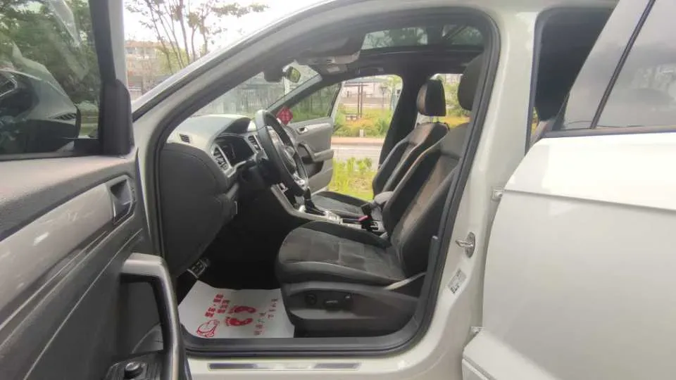 2021 Volkswagen T-Roc 1.4T 150HP L4 7DCT,autocango,china used car exporter,china ev exporter,chinese used car exporter,chinese used ev exporter