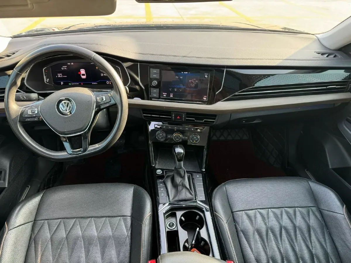 2019 Volvo V40 1.5T 152HP L4 6AT,autocango,china used car exporter,china ev exporter,chinese used car exporter,chinese used ev exporter