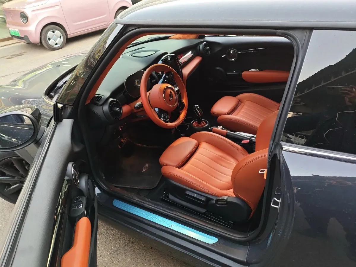 2021 MINI MINI 2.0T 192HP L4 7DCT,autocango,china used car exporter,china ev exporter,chinese used car exporter,chinese used ev exporter