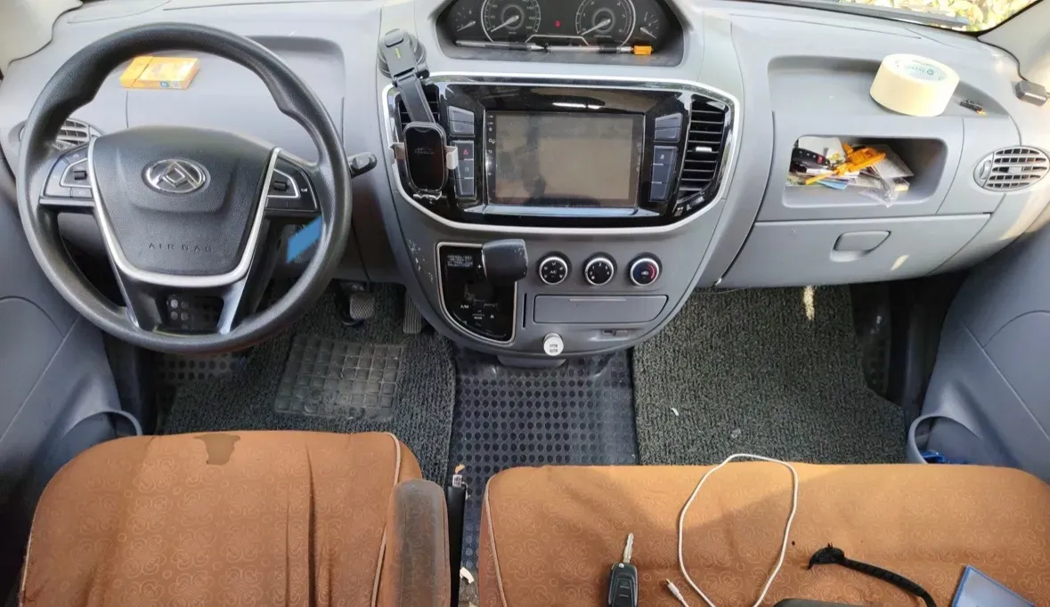 2020 MAXUS XinTu V80 2.5T 136HP L4 6MT,autocango,china used car exporter,china ev exporter,chinese used car exporter,chinese used ev exporter