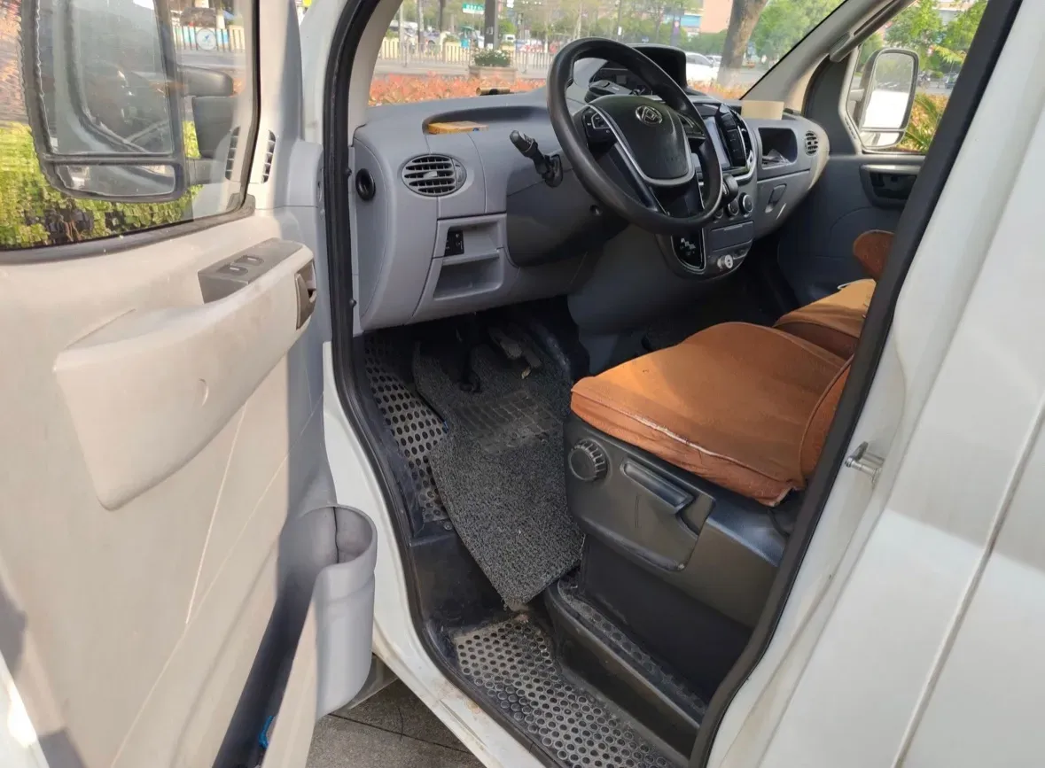 2020 MAXUS XinTu V80 2.5T 136HP L4 6MT,autocango,china used car exporter,china ev exporter,chinese used car exporter,chinese used ev exporter